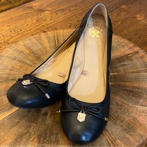 Vince Camuto Black Leather Stretch Flats Women’s size 8